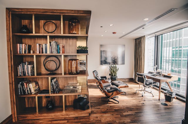 Living room with in wall book shelving